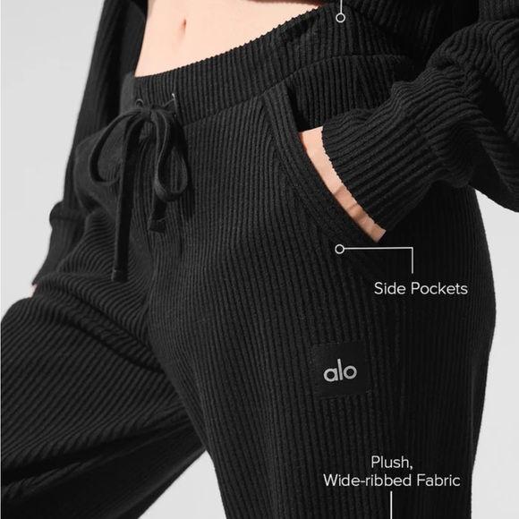 ALO Yoga Women's Black Cropped Hoodie and sweatpants set - Picture 3 of 14